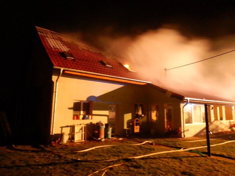 dym na streche rodinného domu